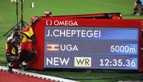 Joshua Cheptegei ist aktueller Weltrekordhalter über die 5.000 und die 10.000 Meter.