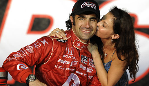 Ashley Judd freut sich mit ihrem Ehemann Dario Franchitti über den dritten Titel