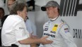 Ralf Schumacher (r.), im Gespräch mit Mercedes-Sportchef Haug, ist sich keiner Schuld bewusst
