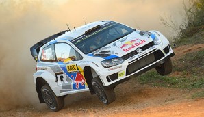 VW-Pilolt Andreas Mikkelsen hat in Spanien die Spitze erobert