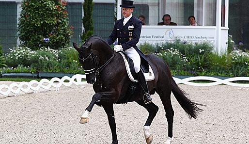 Matthias Rath schwebt mit seinem Pferd Totilas auch in Aachen auf einer Welle des Erfolgs