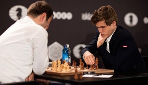 Magnus Carlsen im Duell gegen Sergei Zhigalko