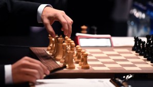 Sergey Karjakin und Magnus Carlsen spielen um die Schach-WM