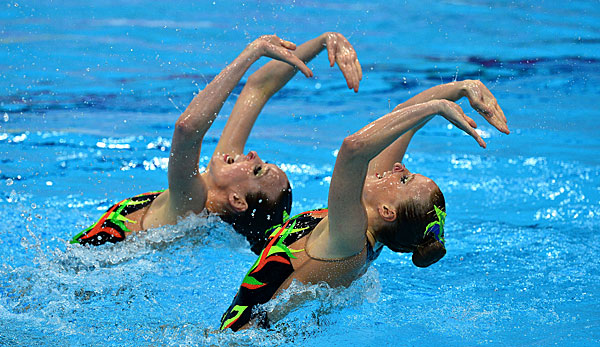 Inken und Wiebke Jeske stehen im Finale der EM bei den Synchronschwimmerinnen