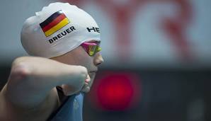 Janina Breuer vor dem Sprung ins Wasser