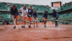 Heftige Regenfälle in Paris haben den Spielplan der French Open auch am zweiten Tag durcheinandergewirbelt