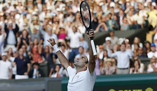 Roger Federer freut sich über seinen Halbfinalsieg gegen Rafael Nadal.
