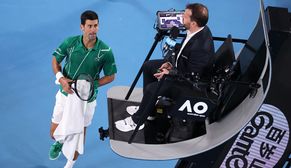 Novak Djokovic legte sich bei einem Seitenwechsel mit dem Stuhlschiedsrichter an.