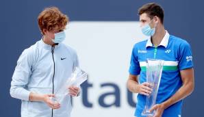 Tennis-Teenager Jannik Sinner aus Italien ist bei seinem Siegeszug im Endspiel des ATP-Masters in Miami gestoppt worden.