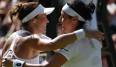 Tatjana Maria (l.) hat im Wimbledon-Finale gegen ihre gute Freundin Ons Jabeur verloren.