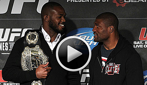 Bei UFC 135 verteidigt Jon Jones (l.) seinen Halbschwergewichtstitel gegen Rampage Jackson