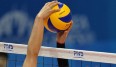 Zumindest ein paar Frauen dürfen in Iran beim Volleyball zuschauen