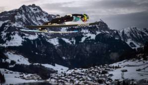 "Lanisek hat einen Sprungstil, der nach wie vor auf Geschwindigkeit aus ist. Bei ihm ist die flache Skispitze die Besonderheit. Mit der kann es weit gehen, wenn er sauber in den Hang reinkommt", erläuterte Hannawald.