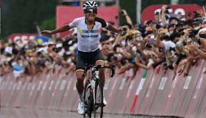 Für den Tour-de-France-Sieg reichte es nicht. Dafür holte Richard Carapaz Gold im Straßenrennen auf dem Fuji Speedway und verdrängte Wout van Aert und Tadej Pogacar auf die Plätze.