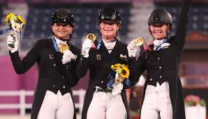 Die zweite deutsche Goldmedaille des Tages: Isabell Werth, Jessica von Bredow-Werndl und Dorothee Schneider triumphierten gemeinsam in der Dressur.