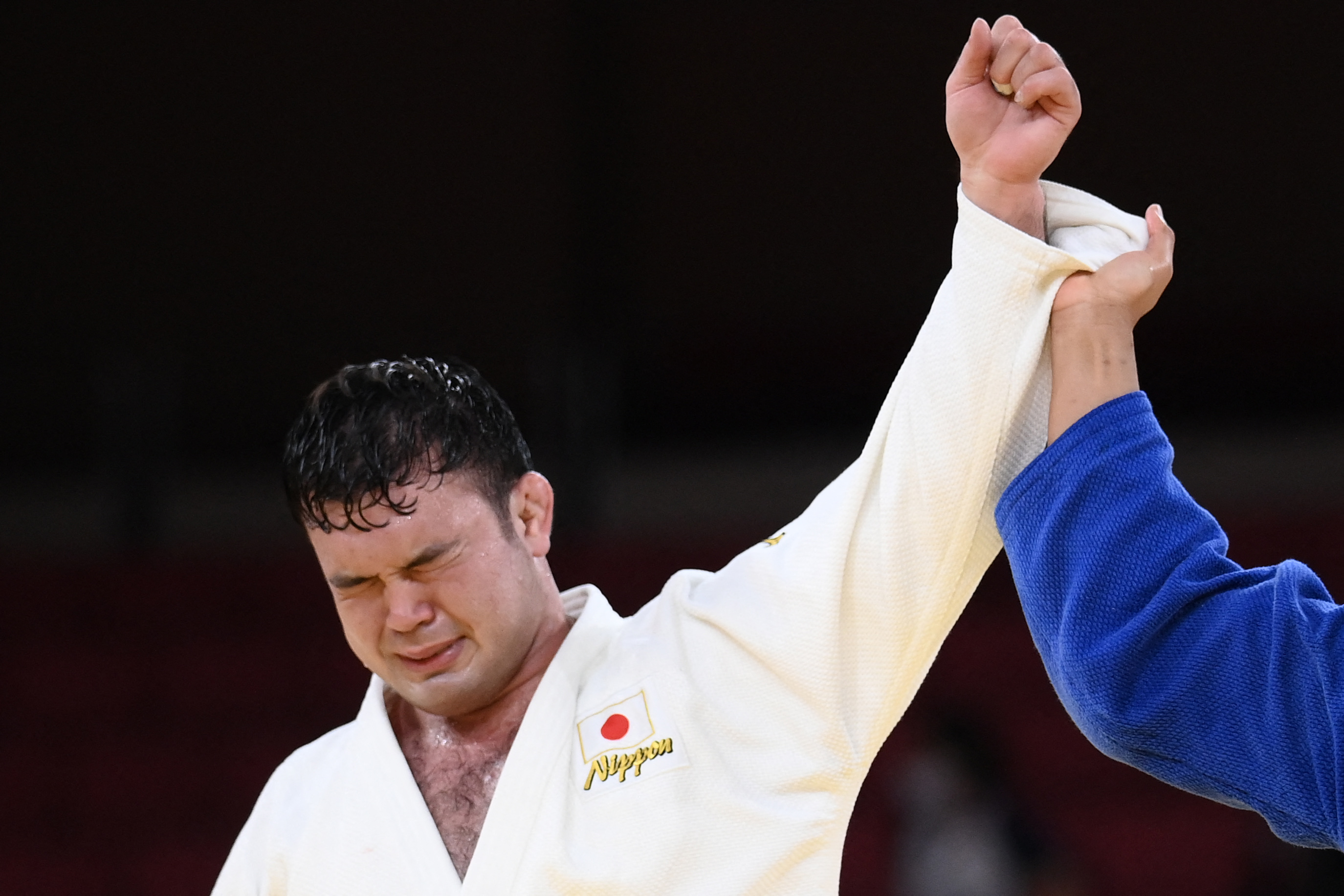 Emotionen pur! Aaron Wolf kann nach seiner Goldemedaille im Judo die Tränen nicht zurückhalten.