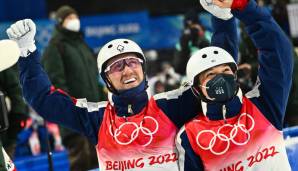 Die Ski-Freestyler aus den USA haben die Olympia-Premiere des Aerials-Mixed-Teamwettbewerbs gewonnen.