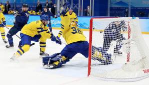 Comeback des Tages: FINNLAND. 0:3 lagen die Finnen im Eishockey-Klassiker gegen Schweden nach zwei Dritteln zurück - und gewannen 4:3 nach Verlängerung. Beide Teams sind damit direkt für das Viertelfinale qualifiziert.
