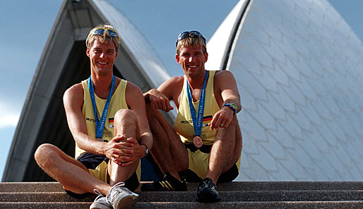 Vor zwölf Jahren posierten Hager (l.) und Ahmann stolz vor der Oper in Sydney