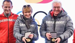 Frank-Walter Steinmeier erhielt eine "Team D"-Medaille