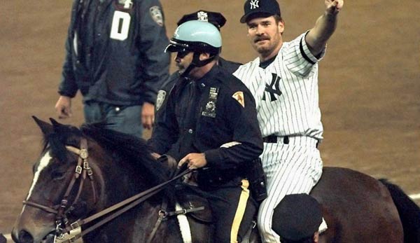 Wade Boggs (r.) ritt nach dem Gewinn der World Series 1996 auf einem Polizeipferd durchs Yankee Stadium.