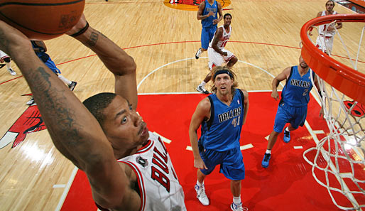 Derrick Rose (l.) hat Chancen auf die Starting Five im All-Star-Game, Dirk Nowitzki nicht