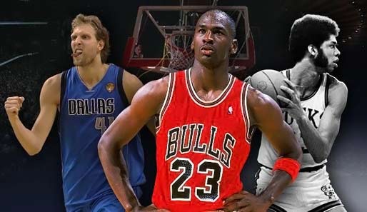 Dirk Nowitzki (l.) im Duell mit den legendären Michael Jordan (M.) und Kareem-Abdul Jabbar