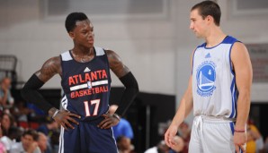 Dennis Schröder (l.) steht mit den Atlanta Hawks in der nächsten Runde der Summer League