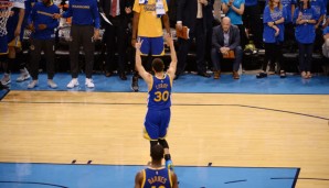 "Game 7, Baby!" - Stephen Curry zeigt an, dass die Conference Finals noch nicht gelaufen sind