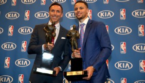 Steve Nash bei der MVP-Ehrung mit Stephen Curry