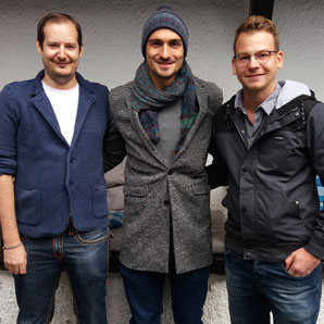 Mats Hummels (M.) mit den SPOX-Redakteuren Florian Regelmann und Ole Frerks