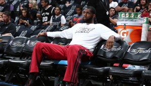 GREG ODEN: Der Nr.1-Pick von 2007 ist vielleicht der NBA-Spieler mit dem größten Verletzungspech aller Zeiten. Die erste schwere Knie-Verletzung, die eine Operation nach sich zog, soll er sich zugezogen haben, als er von der Couch aufstand.