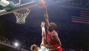 PLATZ 8 - Michael Jordan: 35 Punkte für Chicago Bulls vs. Milwaukee Bucks am 24. April 1985. Alter: 22 Jahre, 74 Tage.