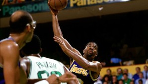 Platz 4: MAGIC JOHNSON – Der Wurf, der Kareem berühmt machte, fand sich auch im Repertoire von Magic wieder – erneut zum Leidwesen der Celtics. In Spiel 4 der Finals 1987 versenkte der Point Guard den "Baby Skyhook" mitten ins Herz der Kelten.
