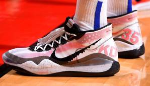 Schon kurz nach dem Sprung in die NBA bekam Kevin Durant einen lukrativen Werbedeal von Nike vorgelegt. In seinem zweiten Jahr in der NBA folgte sein erster eigener Schuch: der Nike KD. Sein aktuellster Signature Shoe ist der KD12.