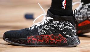 Damian Lillard ist schon ein Stückchen weiter als Hayward. Seine adidas Dame Reihe ist bereits in der fünften Generation. Seine Schuhe sieht man ligaweit recht häufig an den Füßen von verschiedenen NBA-Akteuren.