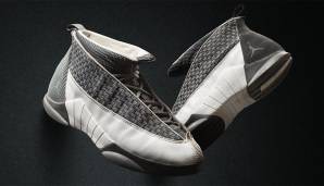 Der Air Jordan XV war der 13. von Hatfield designte Schuh der Reihe in Folge, aber vorerst der letzte. Nach MJs erneutem (vorläufigen) Karriereende war dies der erste Sneaker, den MJ niemals auf dem NBA-Parkett trug.