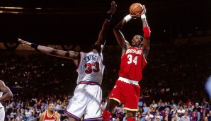 Platz 4: HAKEEM OLAJUWON (1984-2002) – Teams: Rockets, Raptors – Erfolge: 2x NBA Champion, 2x Finals-MVP, MVP, 12x All-Star, 6x First Team, 3x Second Team, 3x Third Team, 9x All-Defensive, 2x Defensive Player of the Year.