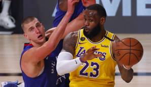 ALL-NBA-PLAYOFF FIRST TEAM: LEBRON JAMES (Guard, Los Angeles Lakers) - Stats in den Playoffs: 27,6 Punkte, 8,8 Assists, 10,8 Rebounds und 1,2 Steals bei 56,0 Prozent aus dem Feld und 37,0 Prozent von Downtown in 36,3 Minuten (21 Spiele).