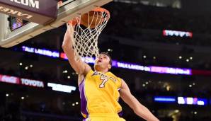 LOS ANGELES LAKERS - Bank: LARRY NANCE JR. (Forward) - 8 Punkte (3/3 aus dem Feld), 6 Rebounds, 1 Steal und 1 Turnover in 28:08 Minuten