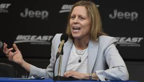 VAL ACKERMAN (Contributor Committee): Als erste Präsidentin der WNBA war sie von der Gründung 1996 neun Jahren lang bis 2005 für die Geschicke der Frauen-Basketballliga verantwortlich. Seit 2011 ist sie Mitglied der Womens Basketball Hall of Fame.