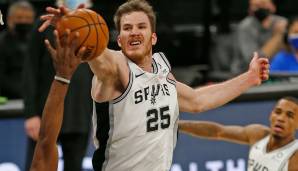 Noch ein Buyer auf dem Trade-Markt: die Toronto Raptors. Die Kanadier sind allem Anschein nach auf der Suche nach Verstärkung für den Frontcourt, dafür sollen sie gleich mehrere Namen im Visier haben. Darunter Ex-Raptor JAKOB PÖLTL (Spurs).