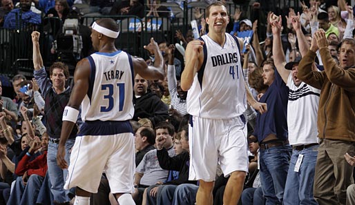 Topscorer unter sich: Jason Terry und Dirk Nowitzki konnten sich gegen Phoenix nur selbst bremsen