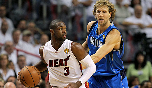 Dirk Nowitzki (r.) und Dwyane Wade lieferten sich 2011 erbitterte Finals