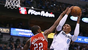 Shawn Marion (r.) legte gegen die Bucks ein Double-Double (13 Punkte, 12 Rebounds) auf