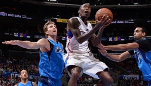 Jamal Crawford (m.) legte 16 Punkte und 7 Assists gegen die Mavs und Nowitzki (l.) auf