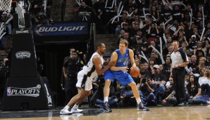 Nowitzki (r.) allein auf weiter Flur im Zweikampf mit Boris Diaw