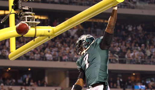 Michael Vick feiert seinen Touchdown gegen die Dallas Cowboys