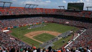 Bis 2011 mussten sich die Dolphins das Stadion mit den Miami Marlins teilen. Das MLB-Team spielte ab 1993 für fast 20 Jahre in dem eigentlichen Football-Stadion, 1997 und 2003 fand die World Series hier statt.