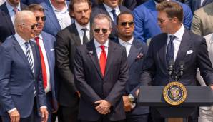 Tom Brady (r.) besuchte mit den Tampa Bay Buccaneers das Weiße Haus und traf mit Präsident Joe Biden (l.) zusammen.